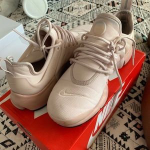 Light pink presto’s
